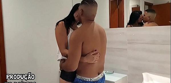  Primeira vez no porno a magrinha Aysla Andrade fodeu gostoso com Leo ogro e Jr Doidera